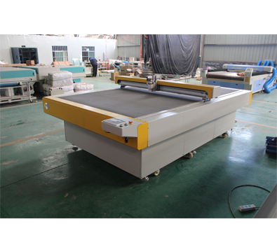 Oscillating knife cutting machine for cutting leather fabric rubber