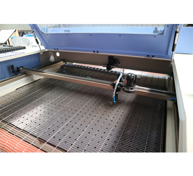 CCD automatic positioning laser machine for cutting printed paper leather cloting