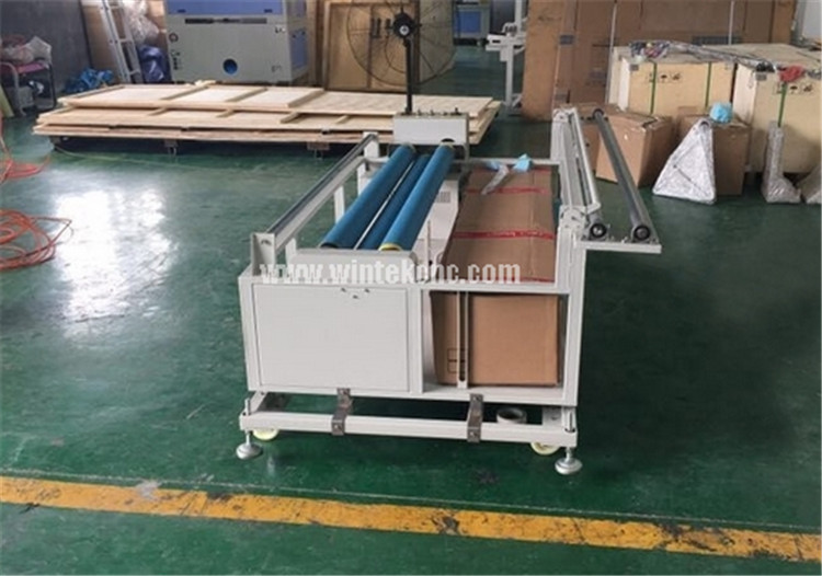Aufo feeding device with autocorrection